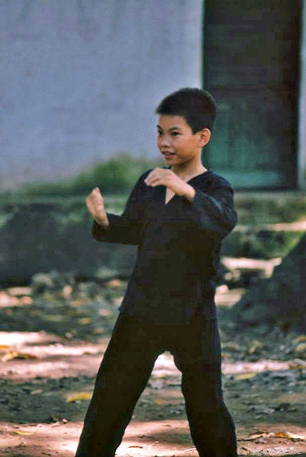 Den Quan Thanh Ha Noi nam 1993 qua loat anh cuc hiem-Hinh-10