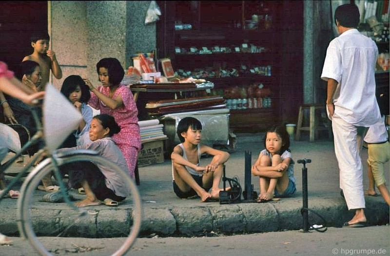 Nhung cong viec thu vi tren duong pho Ha Noi dau thap nien 1990-Hinh-10