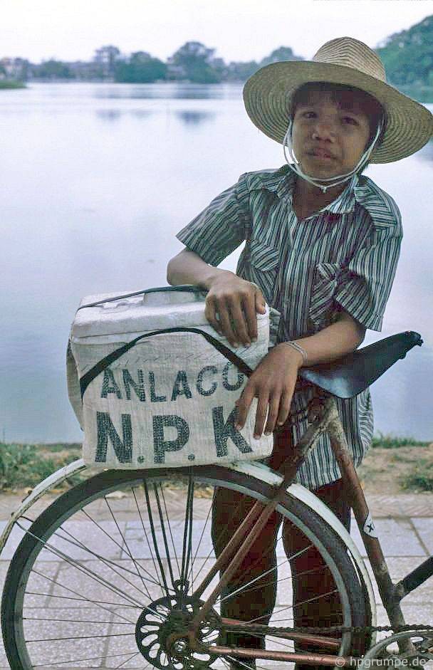 Nhung cong viec thu vi tren duong pho Ha Noi dau thap nien 1990-Hinh-14