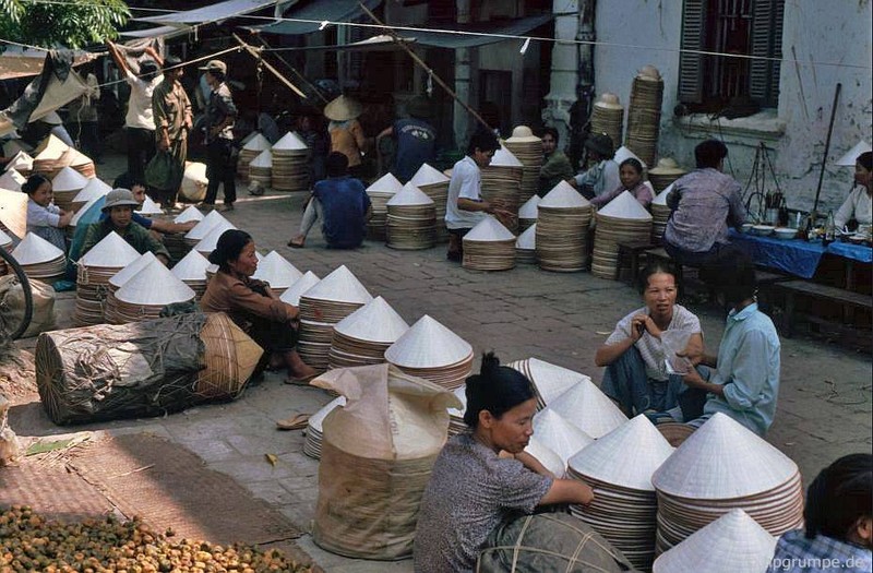 Nhung cong viec thu vi tren duong pho Ha Noi dau thap nien 1990-Hinh-3