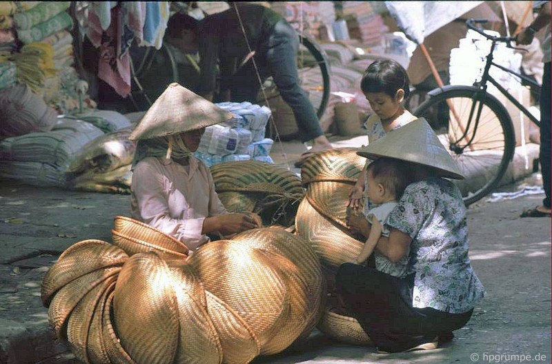 Nhung cong viec thu vi tren duong pho Ha Noi dau thap nien 1990-Hinh-8