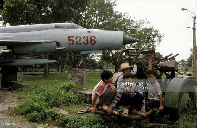 Du ngoan ba mien Viet Nam nam 1992 qua ong kinh nguoi Phap-Hinh-3