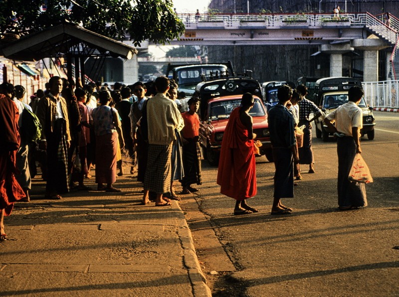 Nhung khung canh thu vi ve dat nuoc Myanmar nam 1992-Hinh-2