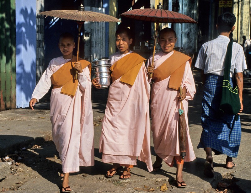 Nhung khung canh thu vi ve dat nuoc Myanmar nam 1992-Hinh-4
