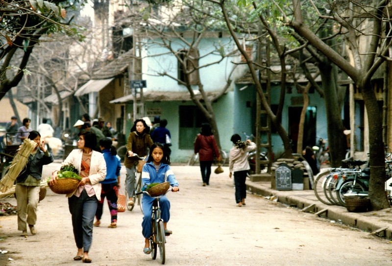 Giao thong Ha Noi nam 1990 cuc trai nguoc voi thoi nay (2)-Hinh-9