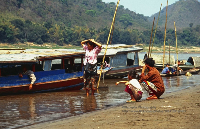 Co do Luang Prabang cua Lao nam 1996 dep co xua-Hinh-13