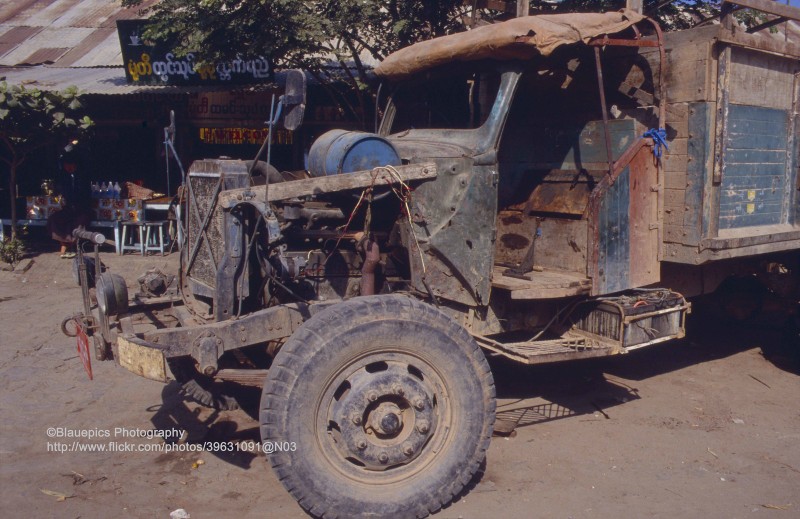 Anh dac sac ve thanh pho dong dan thu hai Myanmar nam 1992-Hinh-9
