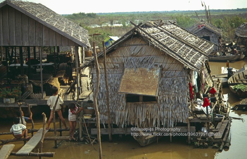 Cuoc song tren bien ho o Campuchia nam 1993-Hinh-6