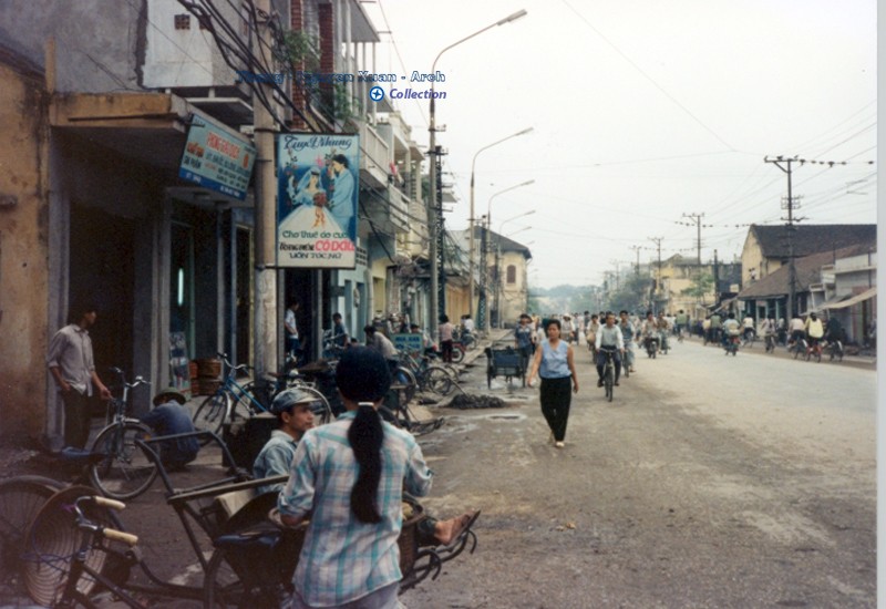 Hoai niem thu do Ha Noi nam 1991 qua ong kinh khach Tay-Hinh-6