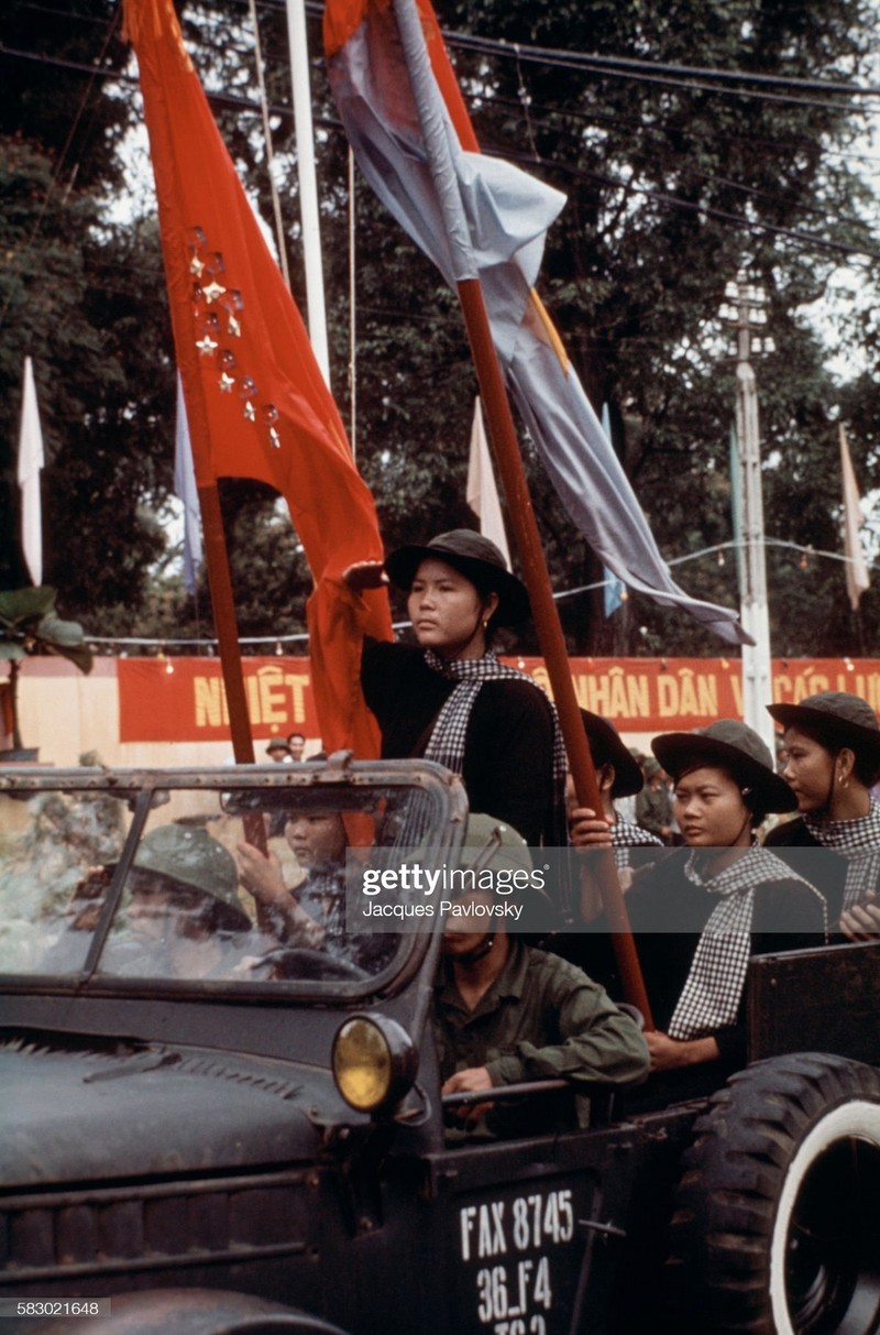Bau khong khi hao huc cua Sai Gon ngay 30/4/1975 qua anh doc-Hinh-8