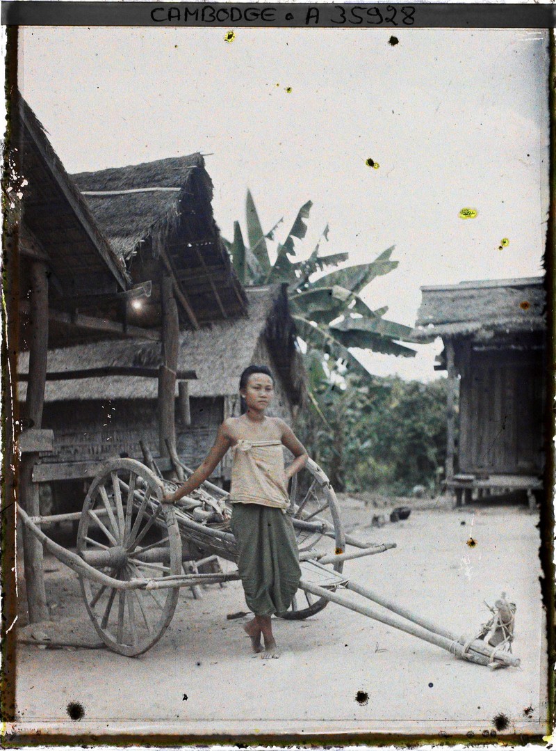 Anh hiem ve thon nu Campuchia nam 1921 qua ong kinh nguoi Phap-Hinh-2