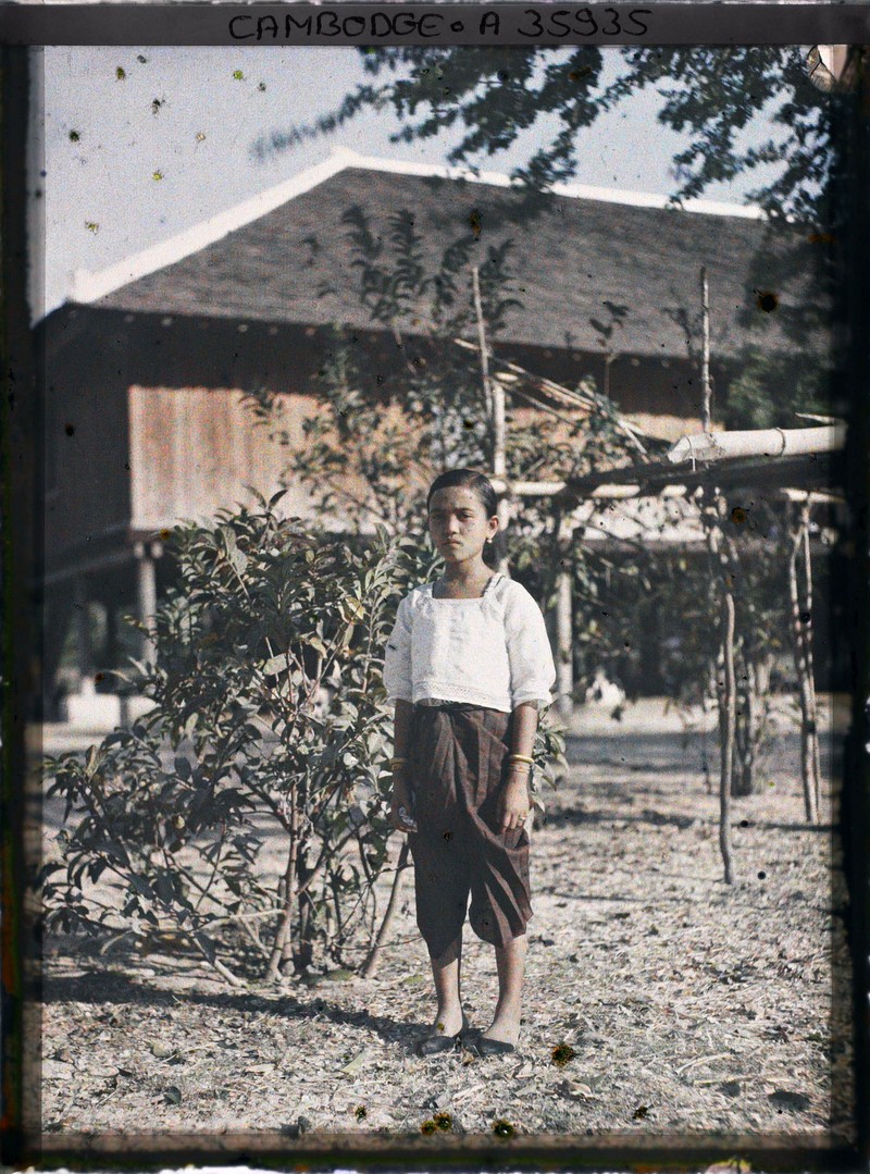 Anh hiem ve thon nu Campuchia nam 1921 qua ong kinh nguoi Phap-Hinh-3