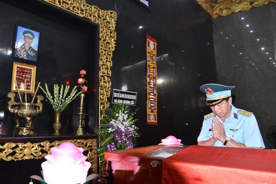 Noi an nghi cua Anh hung phi cong Nguyen Van Bay trong vuon nha-Hinh-3