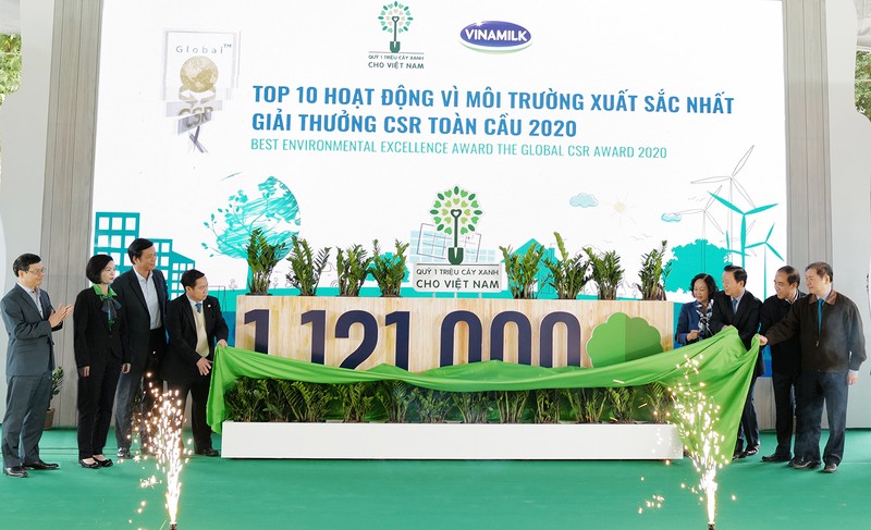 Vinamilk dan dau Top 100 doanh nghiep ben vung Viet Nam nam 2020-Hinh-9