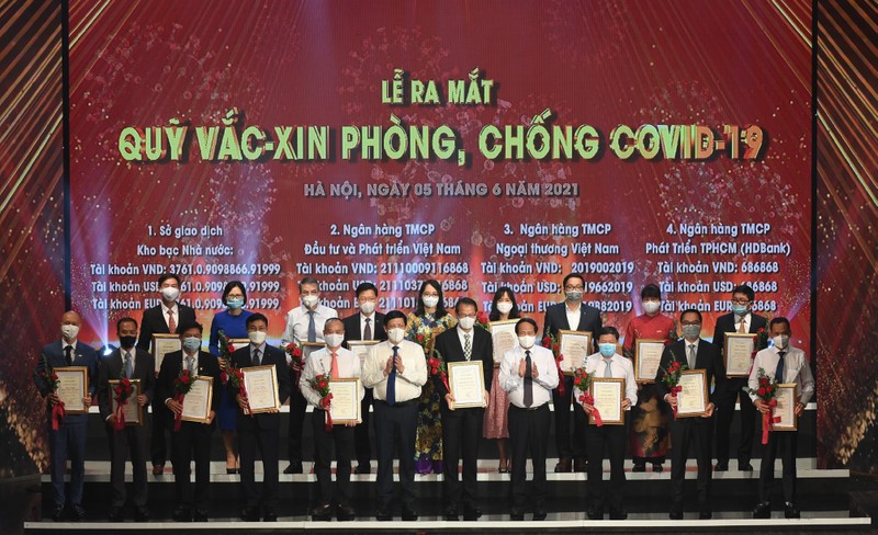 Toyota Viet Nam ung ho 10 ty cho quy Vac-xin phong COVID-19-Hinh-2