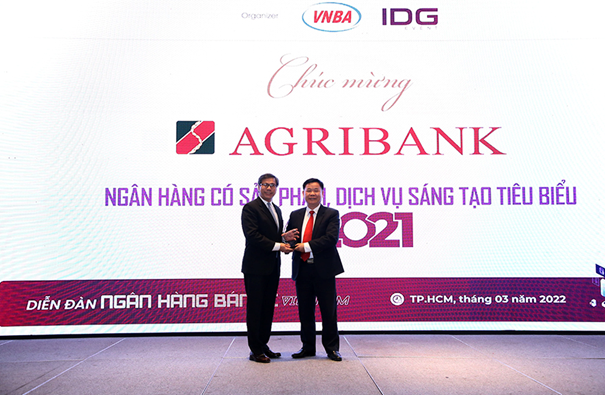 Agribank duoc trao giai thuong Ngan hang Viet Nam tieu bieu 2021