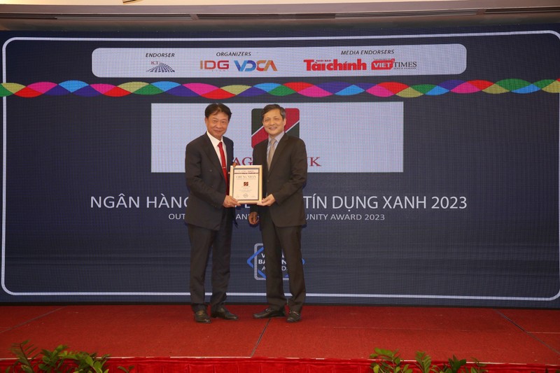 Agribank duoc vinh danh voi 3 giai thuong Ngan hang Viet Nam tieu bieu nam 2022-Hinh-2