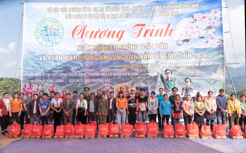 KienlongBank trao tang hon 8.000 phan qua cho ba con don Tet Giap Thin 2024-Hinh-5