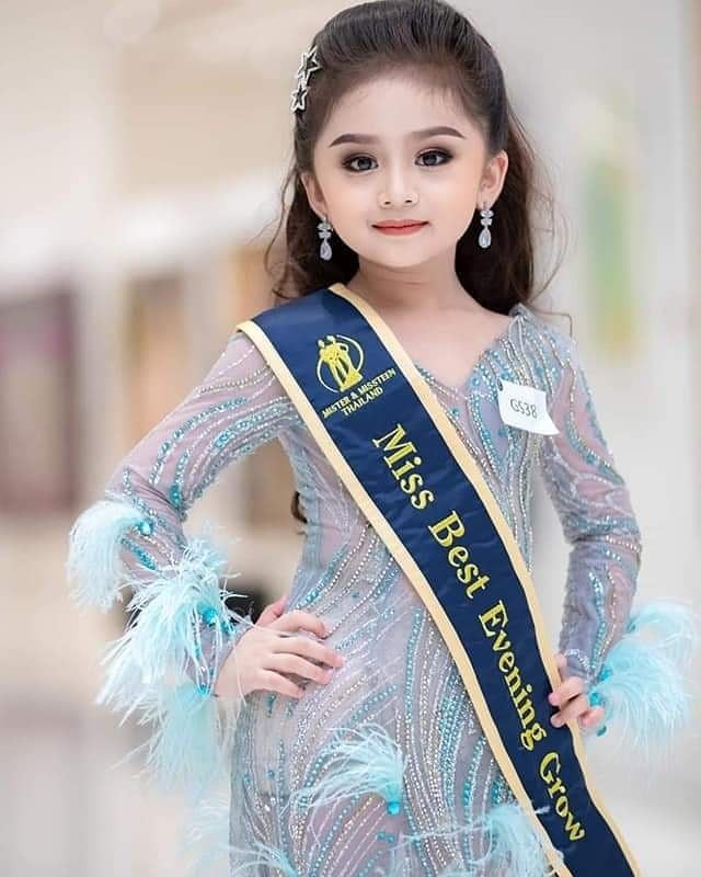 Ngo ngan nhan sac cua Hoa hau nhi Thai Lan 2019 'tieu Baifern'-Hinh-5