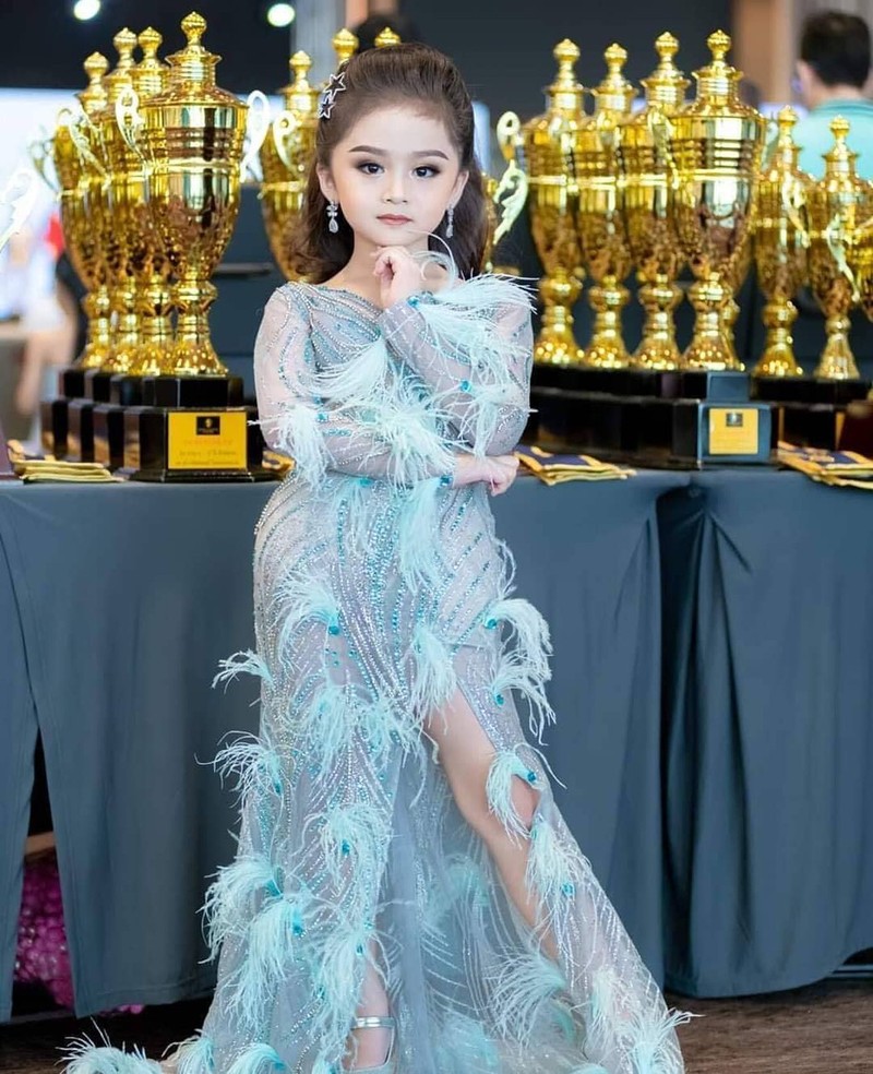 Ngo ngan nhan sac cua Hoa hau nhi Thai Lan 2019 'tieu Baifern'-Hinh-6