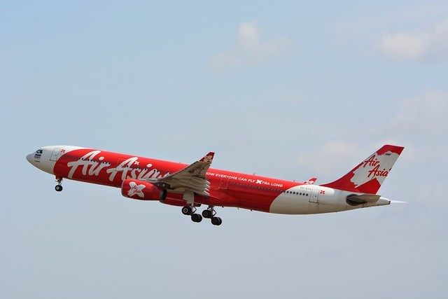 Khong boi thuong cham chuyen cho khach, Air Asia Berhad bi phat 25 trieu dong