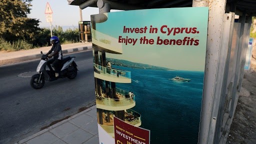 Cyprus ban ho chieu 'vang' cho toi pham tham nhung
