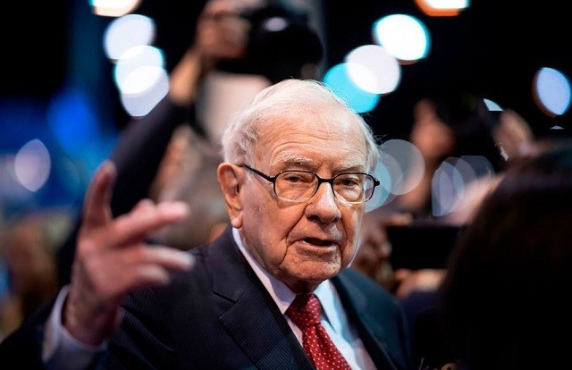 Warren Buffett: ‘Tien mua duoc nhieu thu tru 2 dieu nay’
