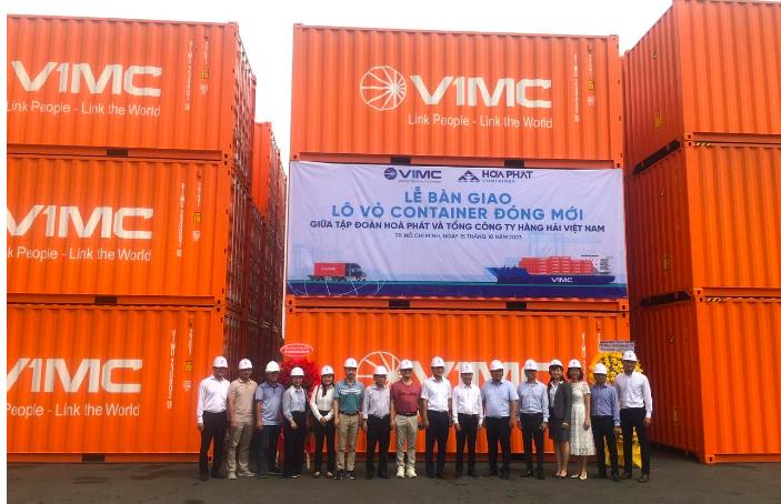 Hoa Phat ban giao lo container cho VIMC