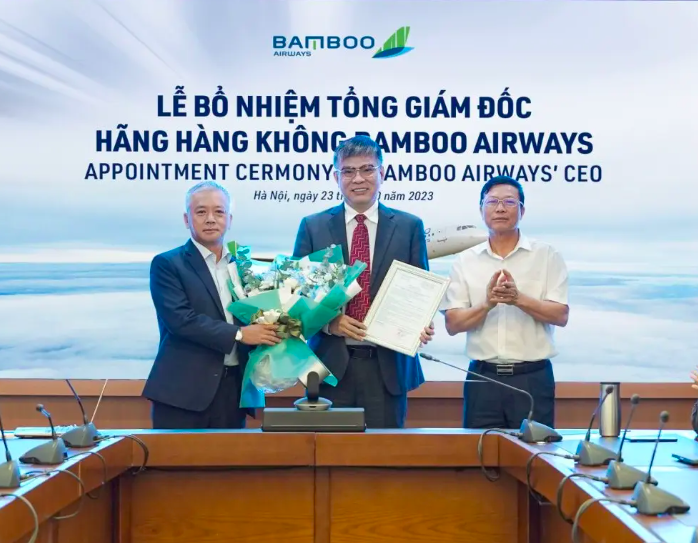 Chan dung ong Luong Hoai Nam ngoi 'ghe nong' Bamboo Airways