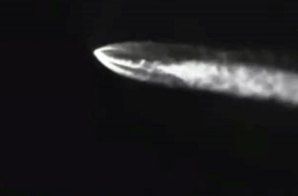 'Nga ngua' voi viec UFO phat sang khien hang tram nguoi hoang so-Hinh-4