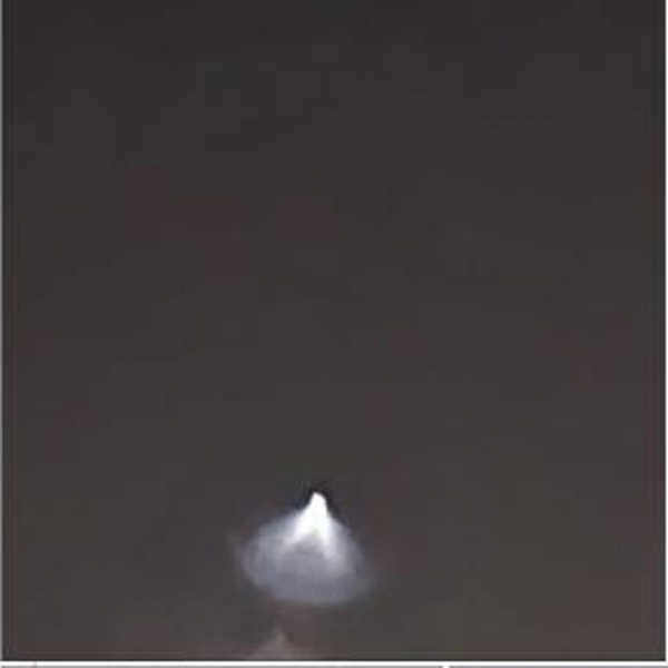'Nga ngua' voi viec UFO phat sang khien hang tram nguoi hoang so-Hinh-6