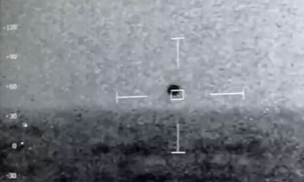 NASA chinh thuc “tuyen chien” voi UFO, bi an sap duoc he mo?