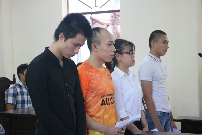 Nu nhan vien Alibaba: 'Anh Luyen chi dao phai lam lon chuyen, rung dong'