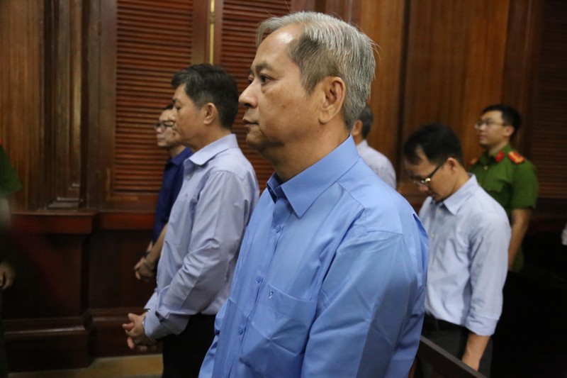 Cuu Pho chu tich TP HCM Nguyen Huu Tin: 'Nam trong trai giam bi cao luc nao cung tran tro, tam tu'