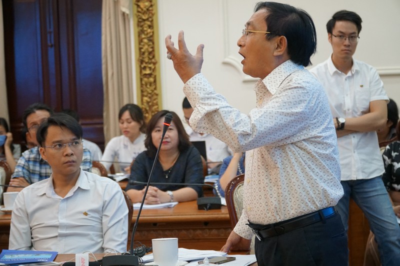 Doanh nhan Nguyen Van Duc: 'Xin loi toi noi thang, lam cham nhat la Van phong UBND TP va So TN-MT'