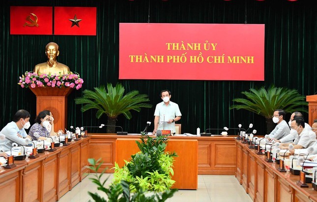 Bi thu Nguyen Van Nen: Co the TP HCM phai xin them 2 tuan de kiem soat dich