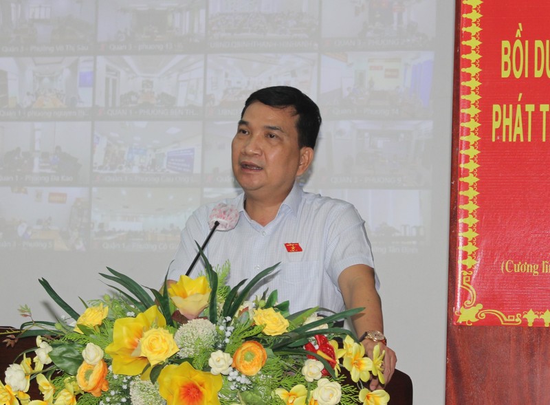 Pho Giam doc Cong an TP HCM Nguyen Sy Quang: Ba con buc bach lam moi ve que