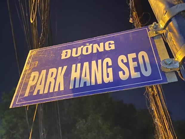 Dan Sai Gon treo bien 'duong Park Hang Seo', chinh quyen di go xuong-Hinh-3