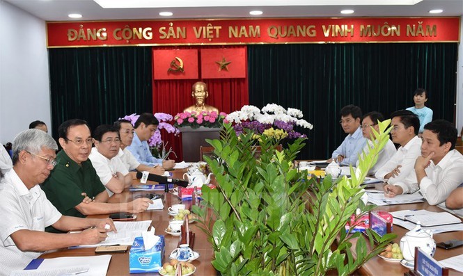 Tan Bi thu Thanh uy TP HCM Nguyen Van Nen dam mua tim ke chong ngap-Hinh-3