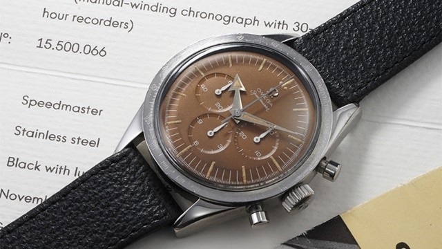 Can canh dong ho Omega Speedmaster 1957 tri gia 3,4 trieu USD