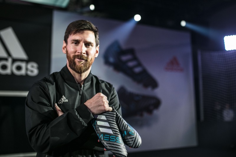 Cach kiem tien cua sieu sao Lionel Messi-Hinh-7