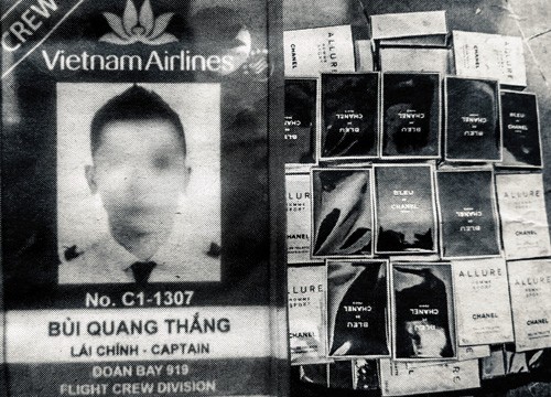 Co truong Vietnam Airlines buon lau tu Phap ve Viet Nam