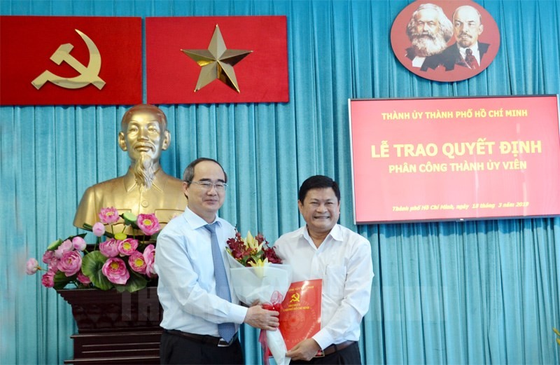 Ong Huynh Cach Mang lam Pho ban To chuc Thanh uy TPHCM