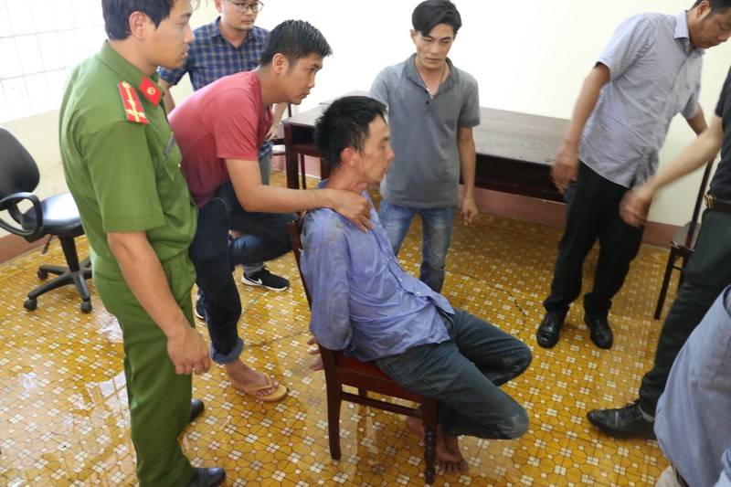 Dak Lak: Thanh nien nghi ngao da, dung kim tiem khong che con tin