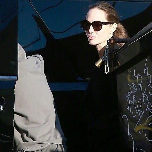 Angelina Jolie dan xep de nang minh len, “dim” Brad Pitt xuong?-Hinh-2