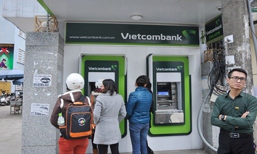 Ngan hang Nha nuoc lan thu 2 “tuyt coi” tang phi ATM
