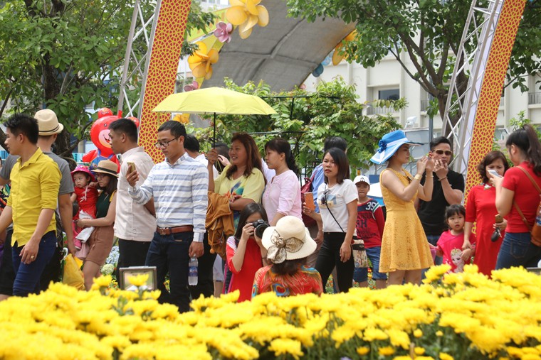 Chuyen chua tung xay ra tren duong hoa Nguyen Hue-Hinh-3