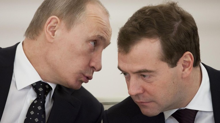 Nhung hinh anh ve tinh chien huu cua Tong thong Putin va cuu Thu tuong Medvedev-Hinh-3