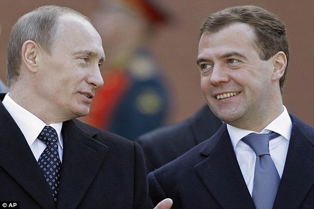 Nhung hinh anh ve tinh chien huu cua Tong thong Putin va cuu Thu tuong Medvedev