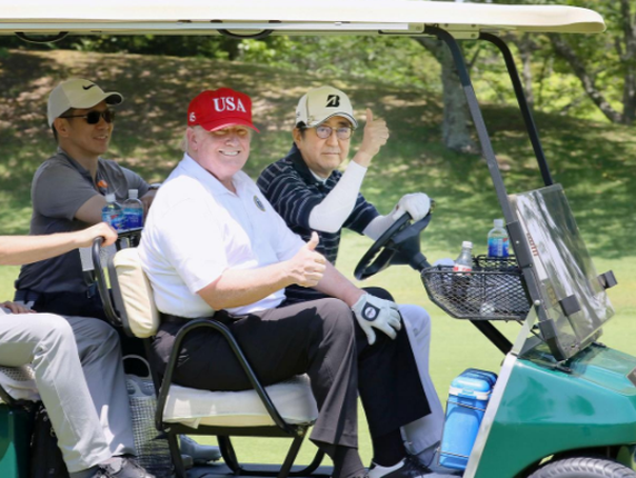 Nhung lan Thu tuong Abe 'ngoai giao san golf' voi Tong thong Trump-Hinh-3